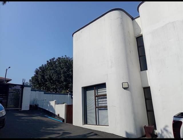 6 BEDROOM HOUSE TO LET IN LA LUCIA
